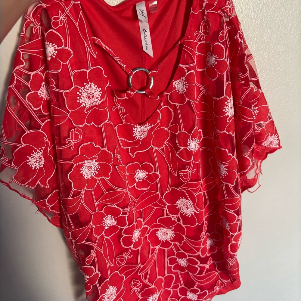 GG Collection Red and White Graphic Flutter Sleeve Blouse